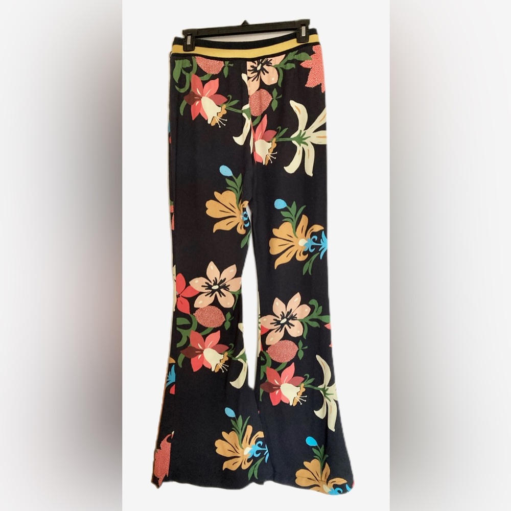 Farm Floral Bell Bottoms with Jersey Rib Waistband. Size XS, fits small also.